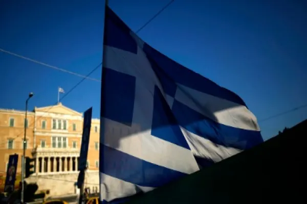 2015-03-da-greece-flag-parliament-large.jpg