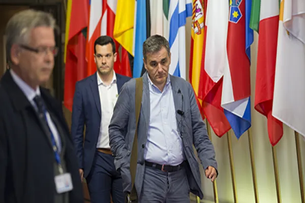 2016-05-25-da-tsakalotos-large.jpg