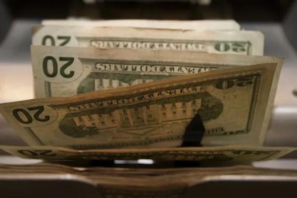 Mexico's Peso Rises On Inflation Forecasts