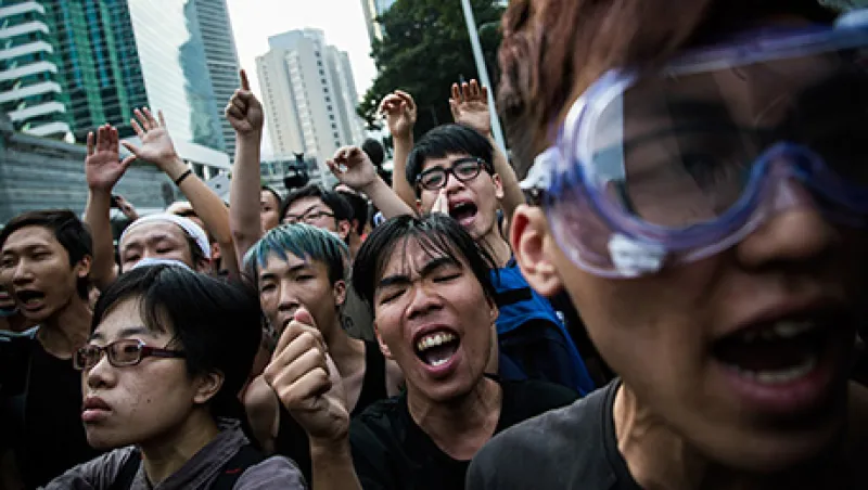 Mobs Confront Hong Kong Protesters Near Business District