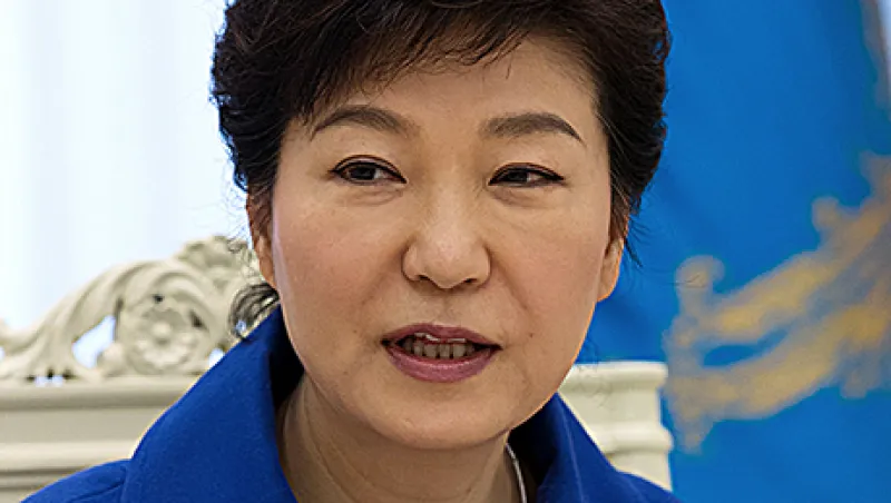 2015-11-anne-szustek-park-geun-hye-large.jpg